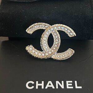 Chanel Pearl Matte Gold Tone CC Logo Brooch
